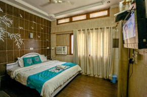 Hotel Embassy, Khurbura